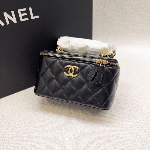 Chanel Women Pre-Loved Bag Very Good Condition - Picture 4 of 9